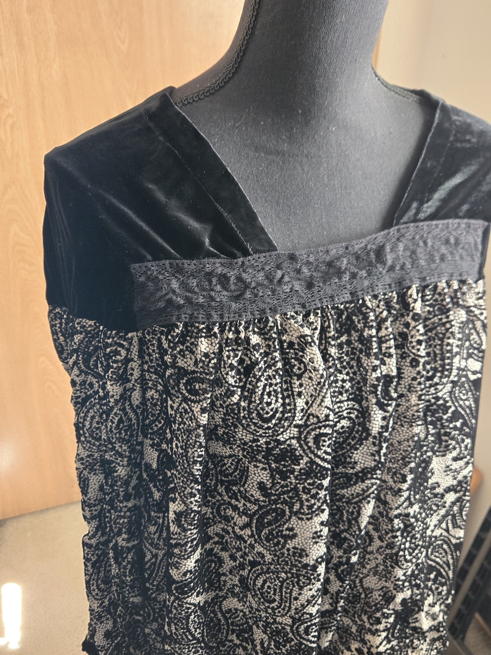 Sundance Silk Blend Black and Grey Velvet Paisley Burnout Blouse - Picture 8 of 11